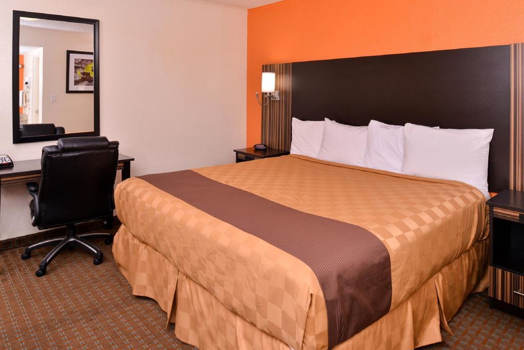 Americas Best Value Inn Ponca City Buitenkant foto